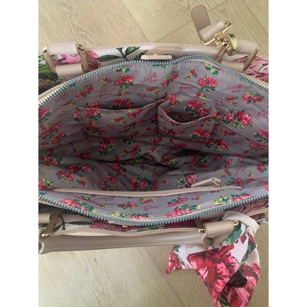 Betsey Johnson betsey johnson